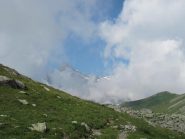 Appare il Rocciamelone fra le nuvole