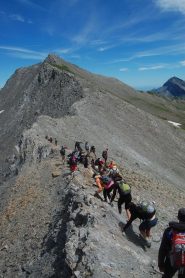 sulla cresta ovest, verso la cima, dopo il passaggio roccioso