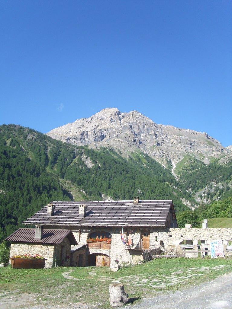 01 - partenza da Pra Claud con lo Chaberton lassù