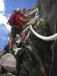 Tratto di sentiero attrezzato per raggiungere il rifugio Gnifetti.