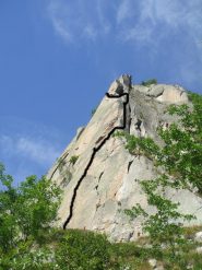 Scoglio con itinerario dei primi 3 tiri