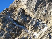 Le due cengie, in alto quella giusta, pochi metri sotto quella sbagliata fatta da noi