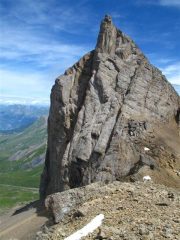 L'Aiguille Settentrionale con la verticale parete nord