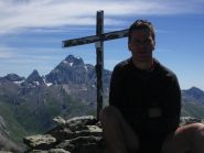 Io in punta, alle spalle il Monviso.