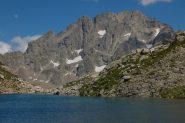 il lago mezzano di fremamorta con alle spalle la serra dell'argentera