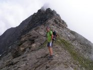 Il punto in cui abbandonare la cresta per prendere la cengia di destra