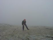 calate in doppia, sempre nella nebbia