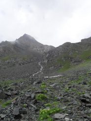 il canale di salita al piede del ghiacciaio Aouille'