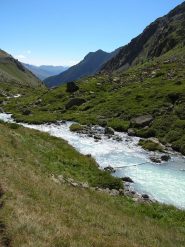 torrente che scende al Lac de la Douche