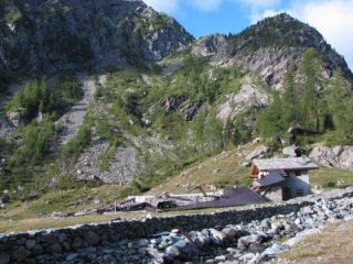 Stalla ALpe Vercoche distrutta da una valanga
