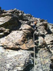 In arrampicata lungo la cresta est