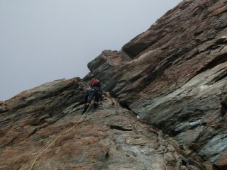 In arrampicata lungo la cresta 