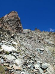 Il canalone di discesa visto dal basso