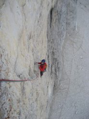 fabio sul muro giallo