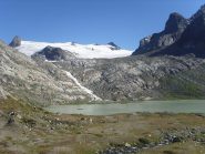 06 - lago glaciale e tutta l'acqua che esce dal ghiacciaio