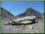 ...roccia con scritta 