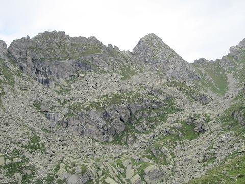 Visione d'insieme della cima e colle
