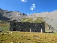 Il casermone in rovina