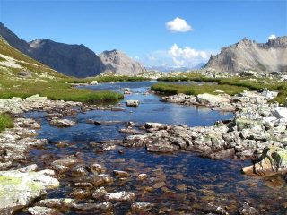 A filo d'orizzonte i blu si incontrano