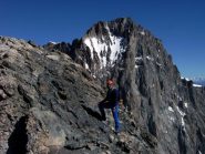 Roberto fiuta l'aria soddisfatto...