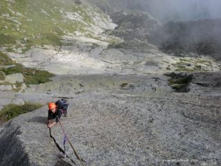 roccia da favola sull'abisso