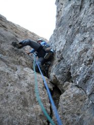 Classico passaggio in diedro della via