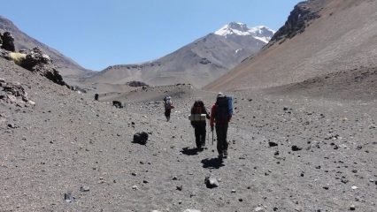 salendo verso il Campo Alto del Parinacota (23-8-2010)