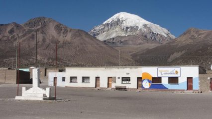 una parte di Pueblo Sajama e il Sajama (23-8-2010)