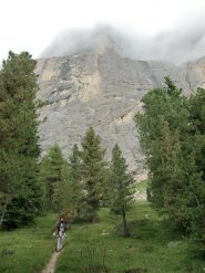 foto dal parcheggio. Luuungo avvicinamento