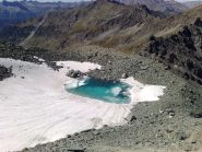 lago ancora ghiacciato