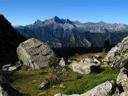 Salendo nel vallone delle Giargiatte, dietro Pelvo ecc