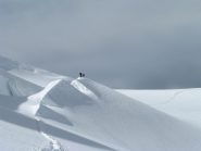 Residuo di nevaio sotto al colle