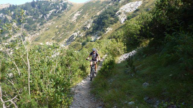 Andrea sale al colle del Prel