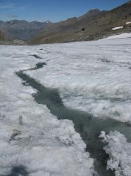 Torrente sul ghiacciaio
