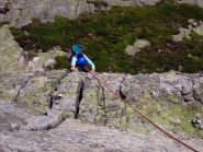 6° Tiro - 6b. Il tiro con la roccia più bella che abbia mai toccato. Splendidi quarzi da viaggio nel centro della terra. Tiro che caratterizza la via . Andrebbe rifatta solo per rifare questo stupendo tiro .