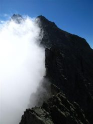 Spartiacque sole-nuvole, in equilibrio sul sottile filo...