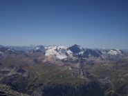 09 - dalla dima Grande Motte e Grande Casse, in basso Tignes e sullo sfondo gli Ecrins