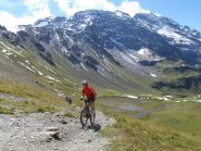 in arrivo dal lato opposto della valle
