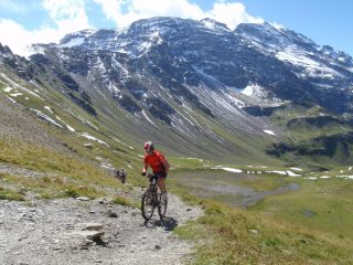 in arrivo dal lato opposto della valle