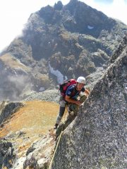 flavio avvinghiato alla roccia
