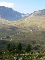 salendo da dondena, panorama verso l'alta valle di champorcher e ciò che resta del ghiacciaio dei banchi