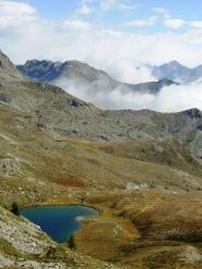 ma, raggiunta la cima, la vista verso il lac raty ripaga