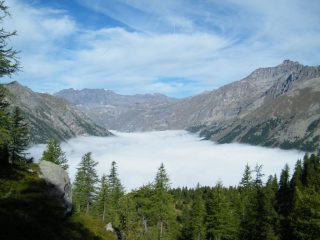 verso il nivolet con la nebbia sotto
