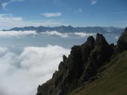 panorama dalla cresta costa fenera, sul gruppo orsiera rocciavre', dietro il monviso. 