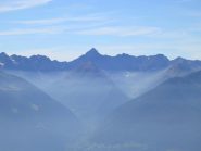 Il Pizzo del Diavolo di Tenda al centro
