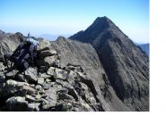 La Torre d'Ovarda vista dalla P.Barale ormai al termine della traversata di cresta...al centro in ombra e' il Passo del Canalone Rosso