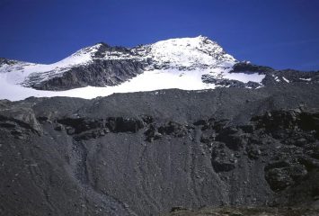 una bella visuale sulla Levanna Occidentale dal Refuge du Carro (15-9-2002)