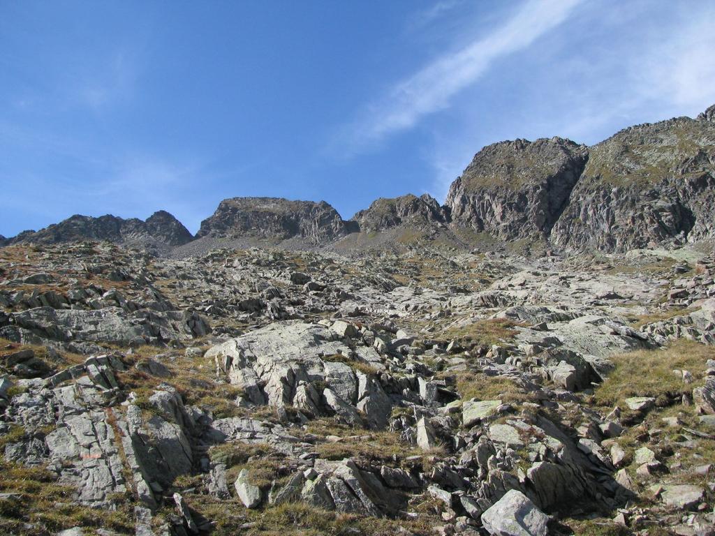 Al centro la Bocchetta del Rancio