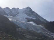 la Roccia Viva ed i suoi seracchi visti dal sentiero 22 D in trasferimento al bivacco Martinotti