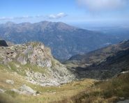 Bocchetta di Valbona: Il vallone di Succinto che si risale dalla Muanda Superiore. Sullo sfondo: Scalaro